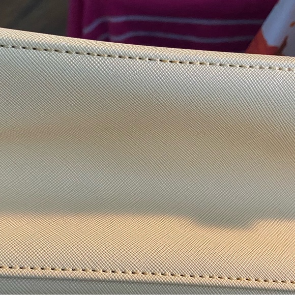 Anne Klein Butter Cream Yellow Purse w/shoulder strap - Picture 10 of 16